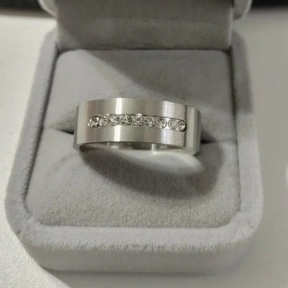 NWOT Men's Silvertone Frosted Finish CZ Wedding Band
